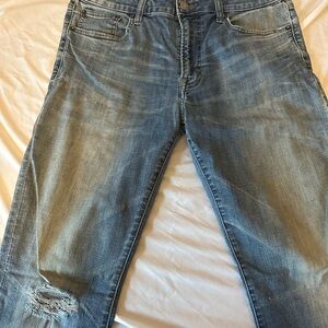 Men’s American Eagle Outfitters Light Blue distressed knee Jeans 33x34